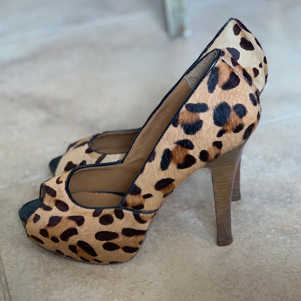 Steve Madden Genuine leather Leopard Print Pumps
